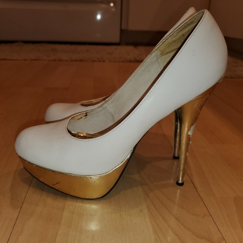 Bamboo White & Gold Pumps Size 9